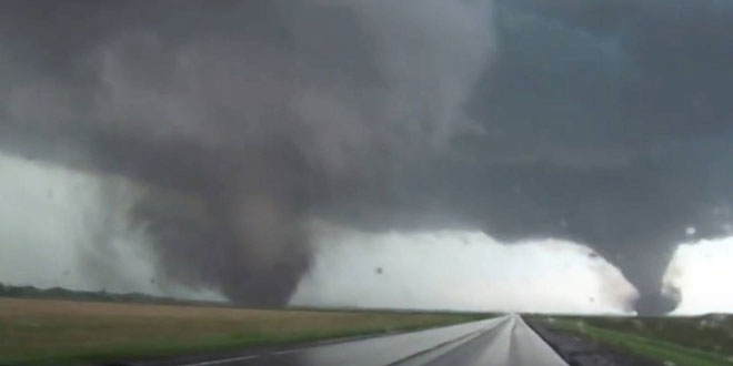Două tornade în Pilger, Nebraska / imagine StormChasingVideo.com