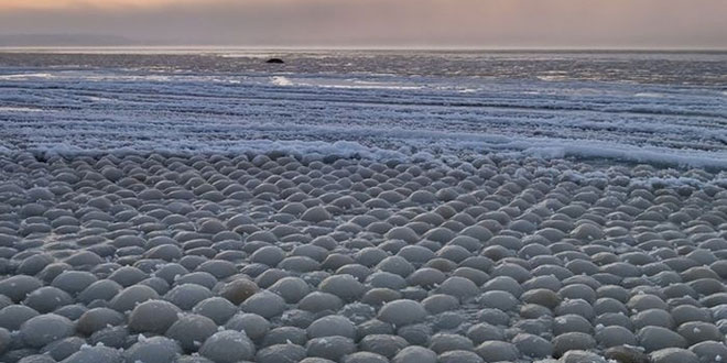Sfere de gheață în Golful Finlandei / imagine Alexander Abrosimov